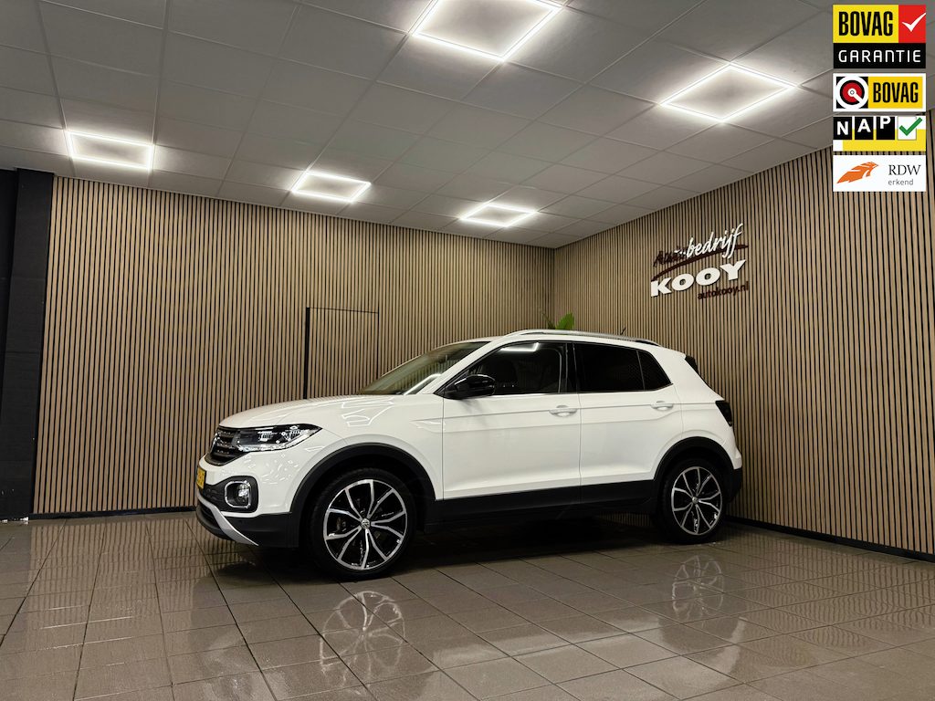 Volkswagen T-Cross 1.0 TSI Style * Trekhaak / Carplay / 18" LM Velgen / Parkeersensoren / NL Auto *