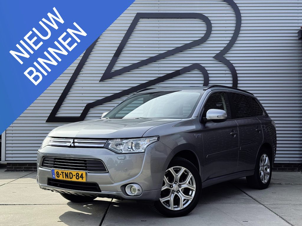 Mitsubishi Outlander 2.0 PHEV Instyle 2e Eigenaar|Schuifdak|Navi|Camera|Clima|Cruise|Stoelverwarming|Leder|Trekhaak|N.A.P|APK tot 07-2027