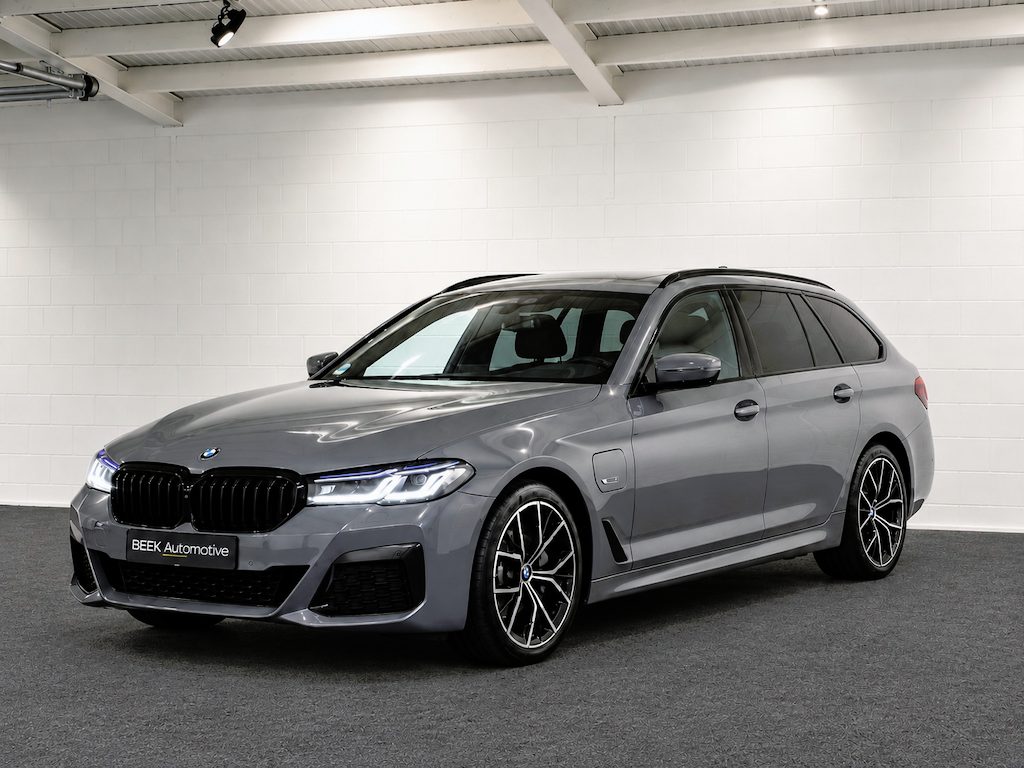 BMW 5-Serie Touring 530e | M Sport | LASER | STOELVERW. |