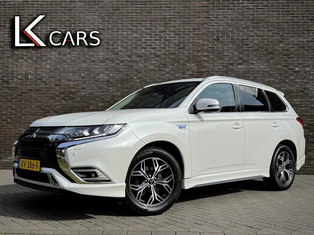 Mitsubishi Outlander PHEV | TREKHAAK | CARPLAY | SCHUIFDAK