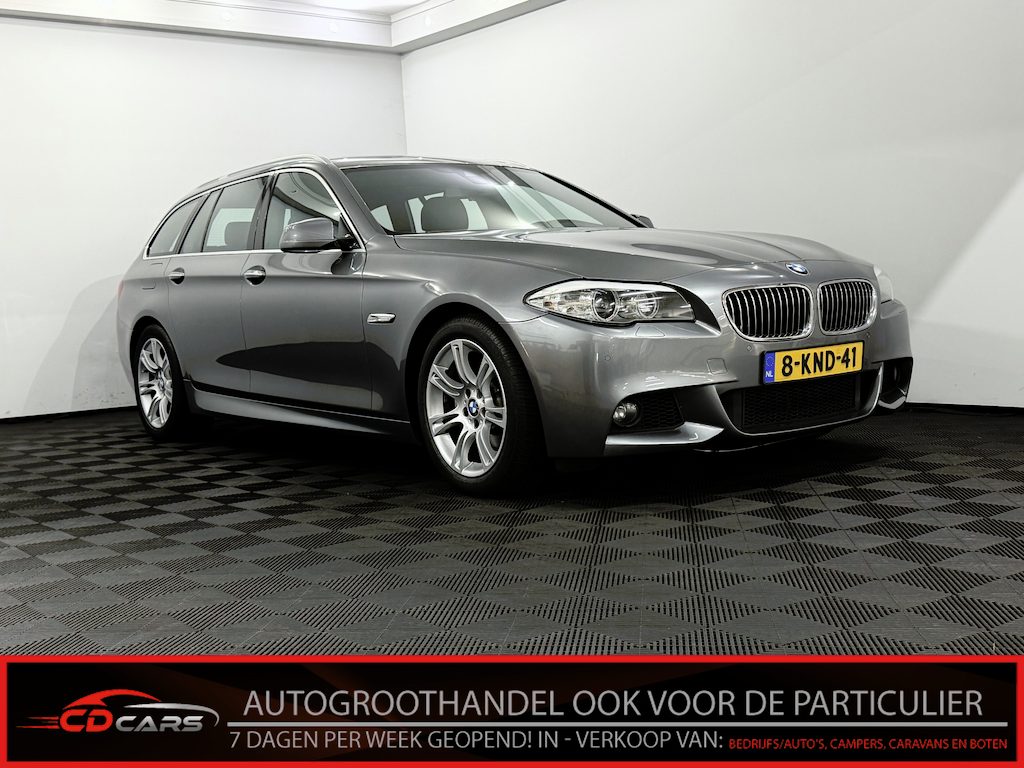 BMW 5-Serie Touring 520i Executive M Sport. Navi, Parkeersensoren, Cruise control, Virtual desk, Keyless start, Elektrische achterklep, Lichtmetalen velgen
