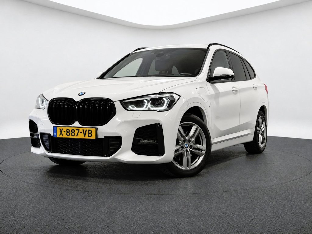 BMW X1 XDrive25e (M-SPORT, LED, NAVI, STOELVERWARMING, DEALER ONDERHOUDEN)
