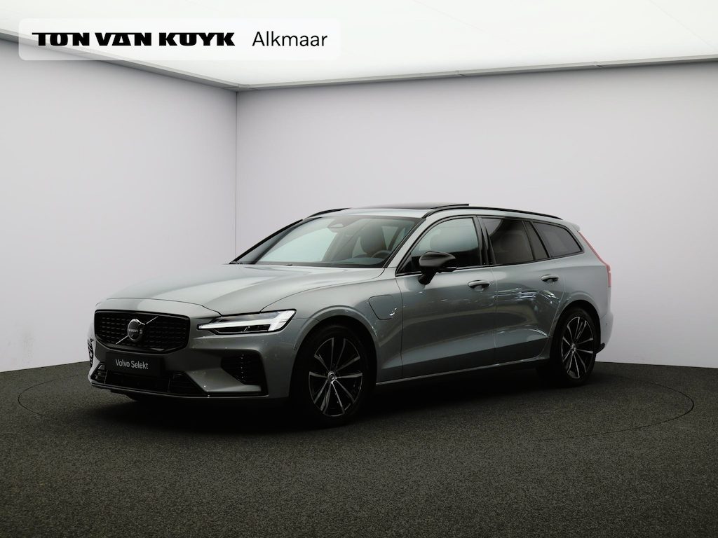 Volvo V60 2.0 T8 Plug-in hybrid AWD Plus Dark / Trekhaak / Head-up Display / 360 Camera / Harman Kardon / Panoramadak / Stoel+Stuurverwarming / Getint Glas / Elektrische Stoelen /