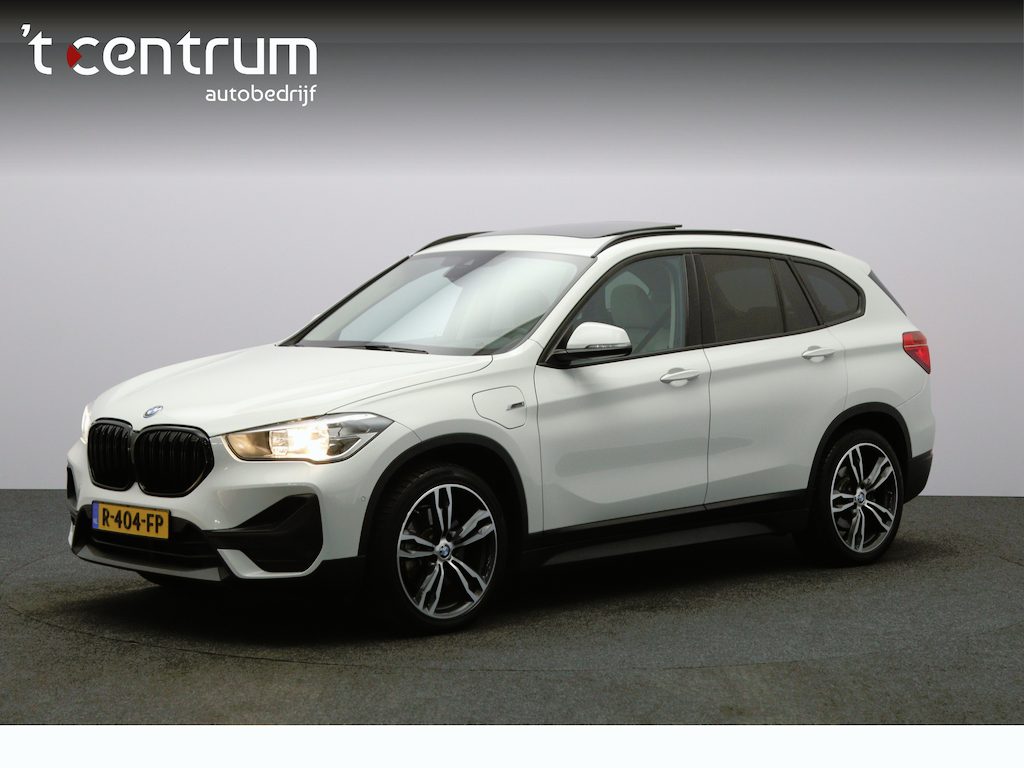 BMW X1 xDrive25e High Executive PHEV, Panoramadak, Leder, Climate Control, Camera, Stoelverwarming, Memory