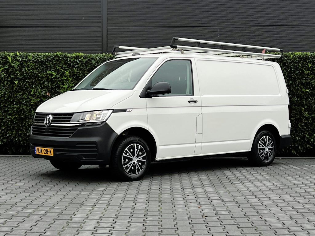 Volkswagen Transporter 2.0 TDI L1H1 26 Economy Business, EURO 6, NL AUTO, NAP LOGISCH, 3-PERSOONS, NAVIGATIE, AIRCO, CRUISE CONTROL, IMPERIAAL, ELEKTRISCHE RAMEN