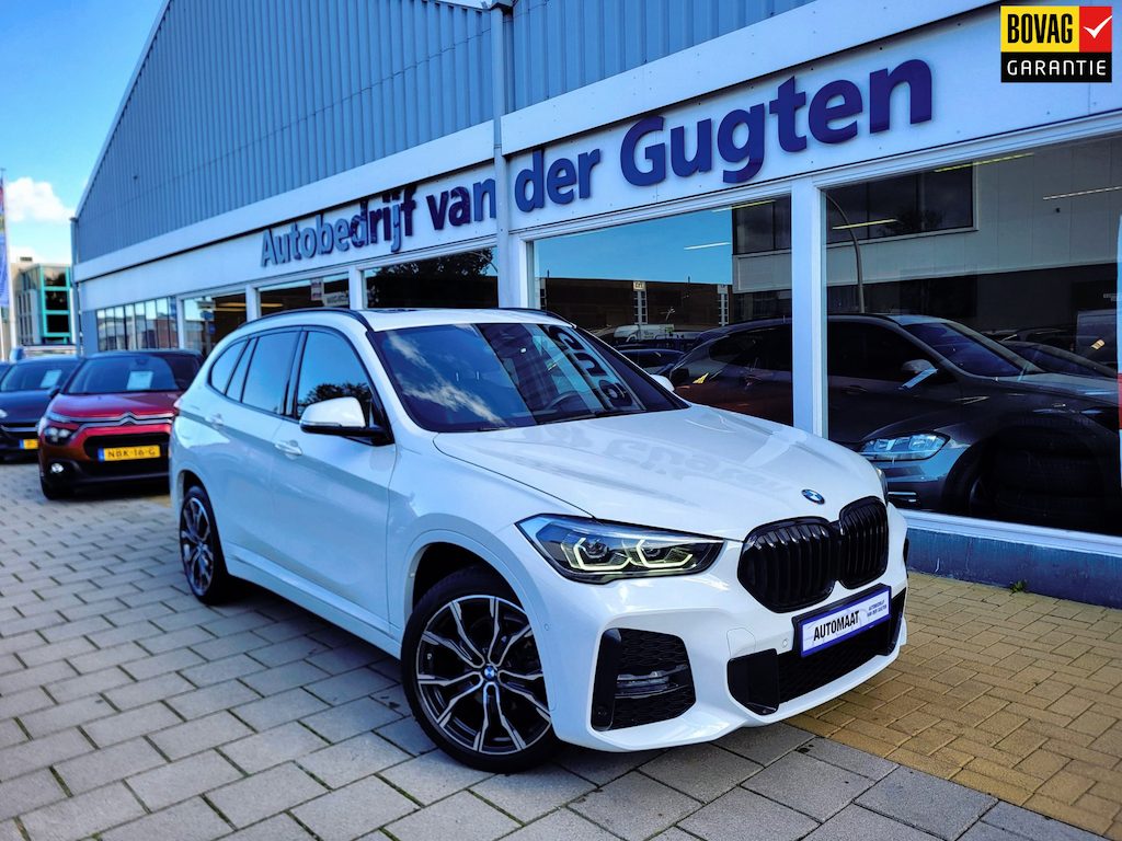 BMW X1 SDrive18i Executive / M-Pakket / Apple Carplay & Android Auto / Camera /