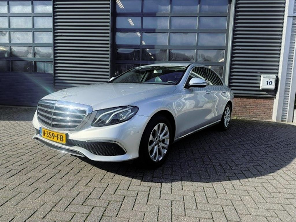 Mercedes-Benz E-klasse 200 Business Solution met Pas 42dkm in Nieuwstaat !