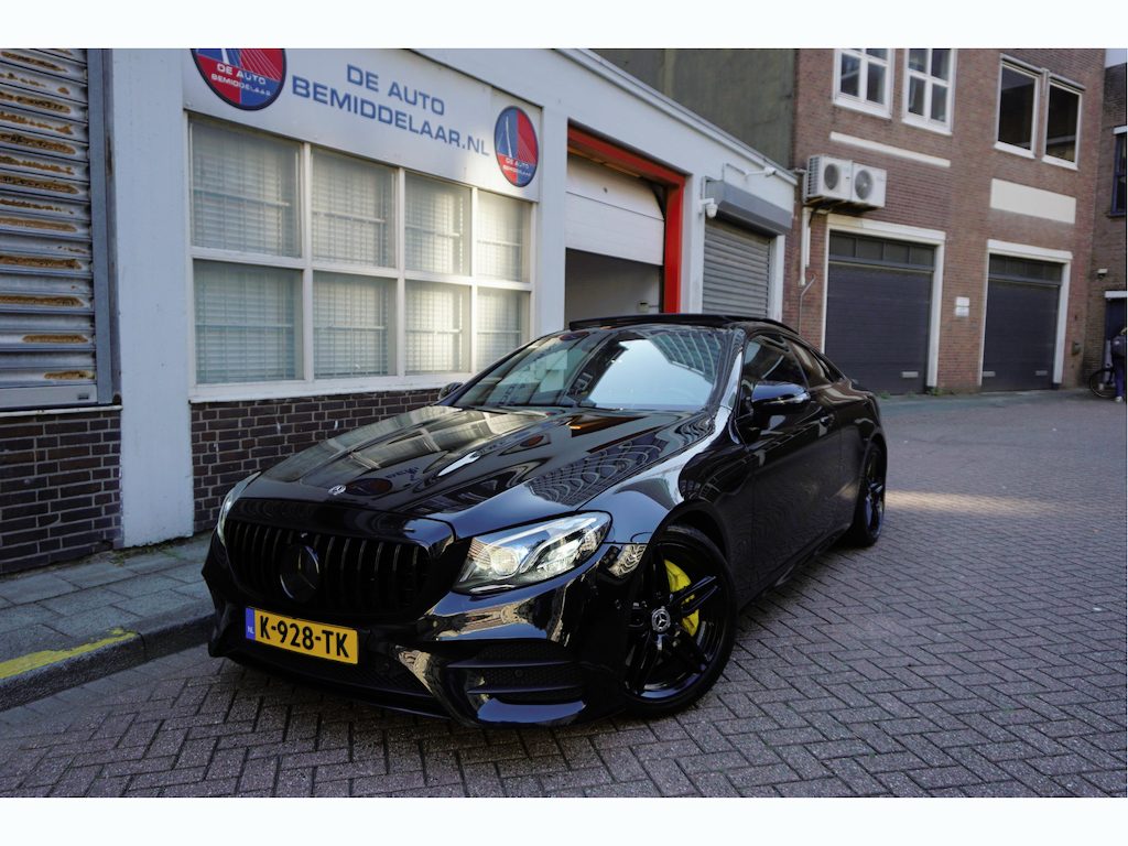 Mercedes-Benz E-klasse Coupé 350 AMG Line | Black Optic | Pano | Sfeer | Leer | Adaptive + Lane | 360 | Aut9 |