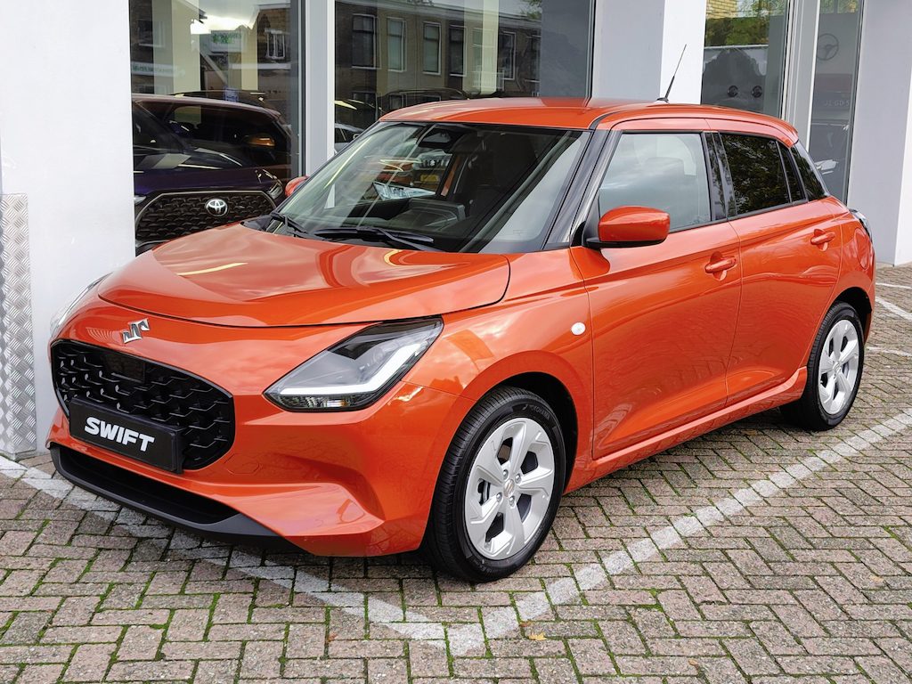 Suzuki Swift 1.2 SELECT SMART HYBRID Direct Leverbaar | Tot 10 JAAR GARANTIE!  Inclusief € .2.500,- Voorraad Voordeel