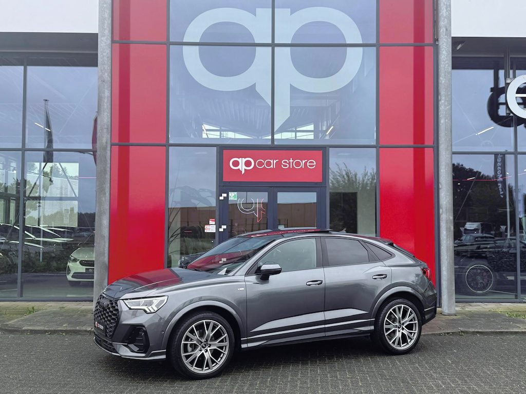 Audi Q3 Sportback 35 TFSI 3 X S-Line Uniek Vol | Panorama | Camera Parksens | Leder Red Stitch | Stoelverwarming| Keyless |Carplay