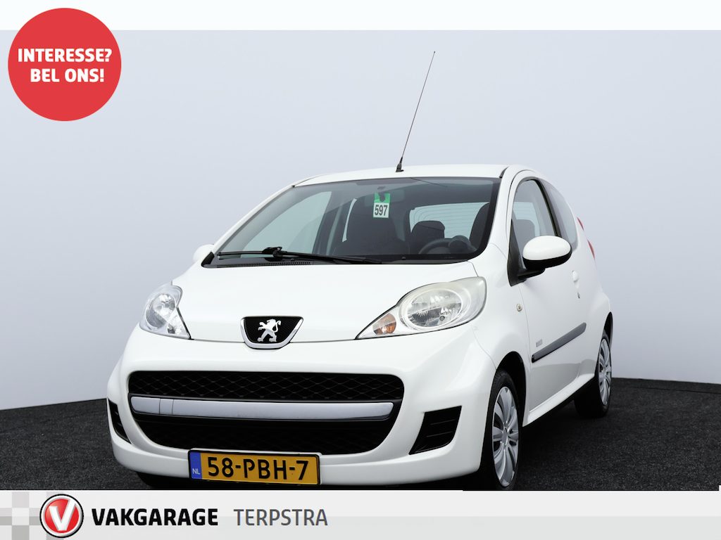 Peugeot 107 1.0-12V Millesim 200/ APK 10-2027!/ Airco/ C.V. Afstand/ Elek. Ramen/ Isofix/ Deelbare achterbank/ Radio-CD AUX/ Toerenteller/ Getint glas.