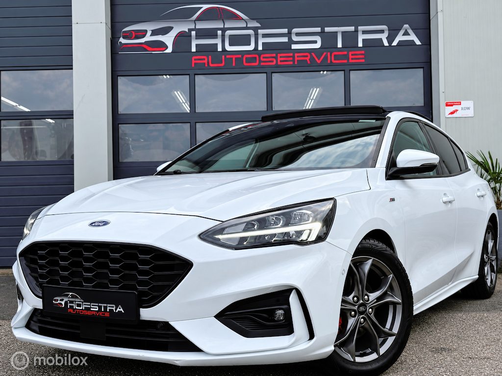 Ford Focus 1.0 EcoBoost ST Line Automaat Pano Camera Winterpack