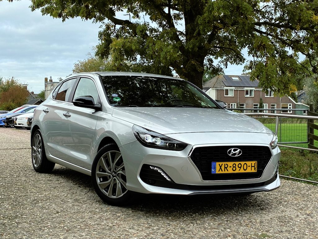 Hyundai i30 Fastback 1.4 T-GDI Premium | Camera + Keyless + Clima Nu € 12.975,-!!!