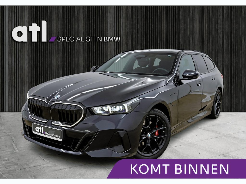 BMW 5-Serie Touring 530e xDrive M Sport Pro | HUD | H&K | 360 | Dr. ass Pro | Adap onderstel | Memory | Stoelventilatie | Stoelverwarming voor en achter | Stuurwielverwarming | Fabrieksgarantie | Etc.