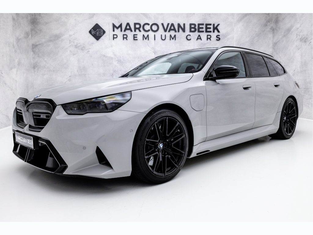 BMW M5 5-serie Touring | Kreide | Pano | Carbon | Iconic Glow | E-Trekhaak