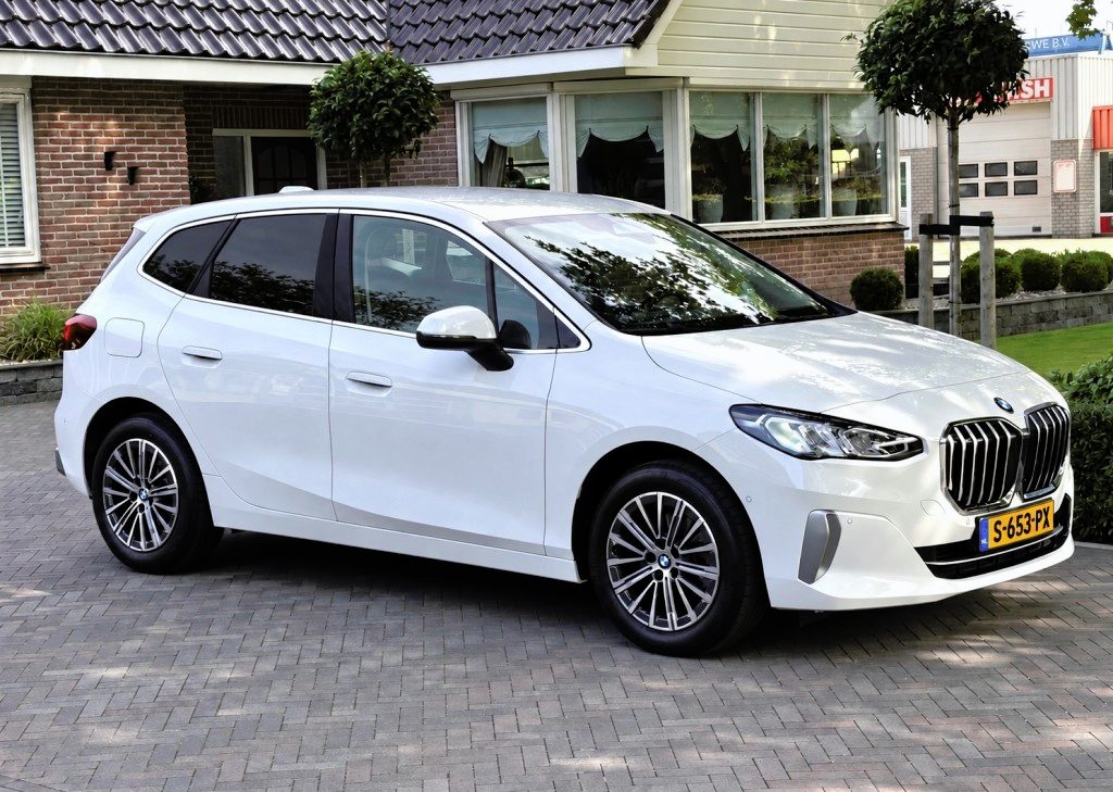 BMW 2-Serie Active Tourer 220i 170pk Mild Hybrid Luxury Line  Harman Kardon, Leder, Led, Automaat, Camera,