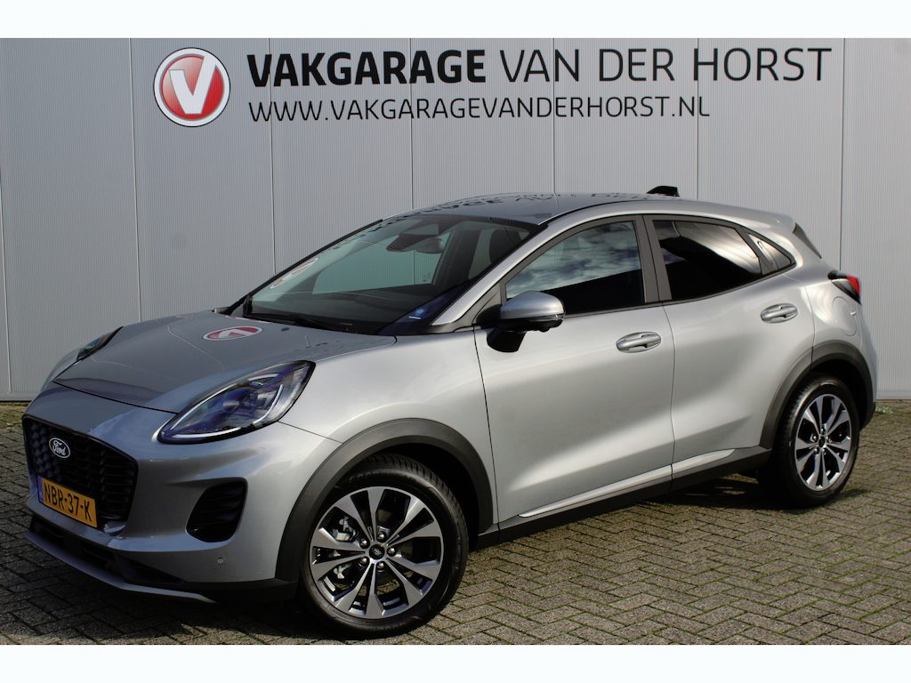 Ford Puma 1.0-125pk EcoBoost Mild-Hybrid Titanium. Z.g.a.n., slechts 3.000km ! Fabrieksgarantie t/m 19-02-2030 ! Autm. airco, navigatie, bluetooth telefoonvoor., all season banden, stoel-, stuur- en voorraamverw., rij assistent pakket, metallic lak, etc.