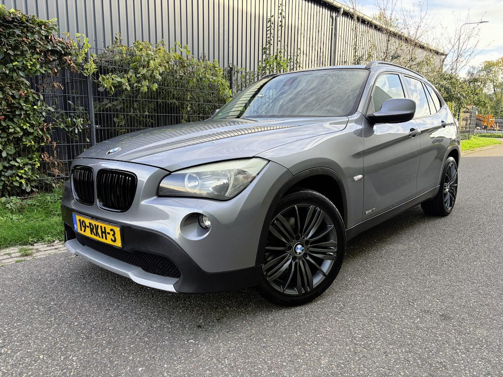 BMW X1 sDrive18i Executive / NAVI / CRUISE / ALPINE / TREKHAAK / YOUNGTIMER / 174dkm! NAP!