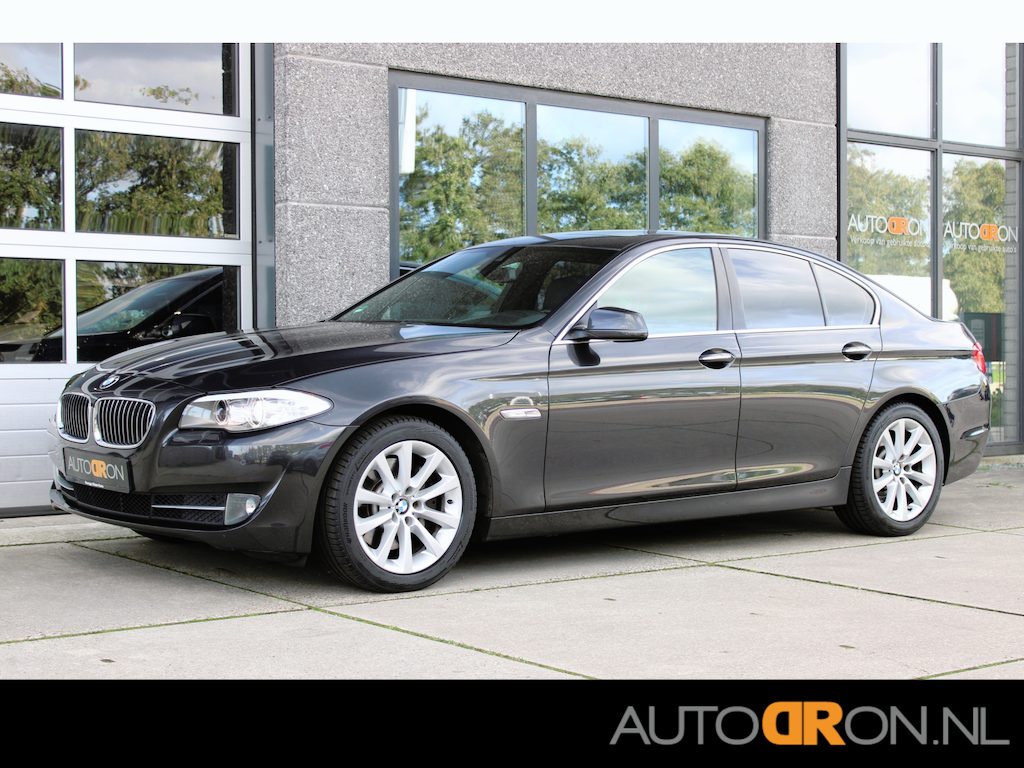 BMW 5-Serie 528i High Executive Nieuwe Motor Sunroof Digitaal Dash