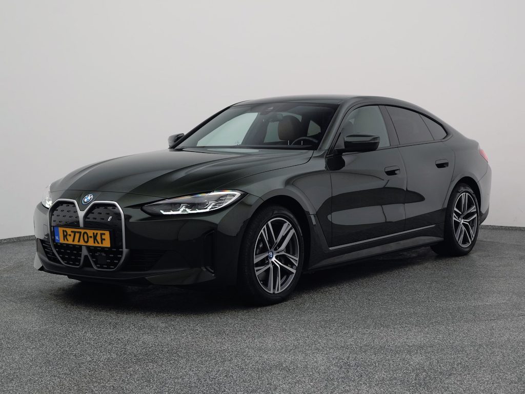 BMW i4 eDrive40 84 kWh | CAMERA | CARPLAY | STOELVERWARMING