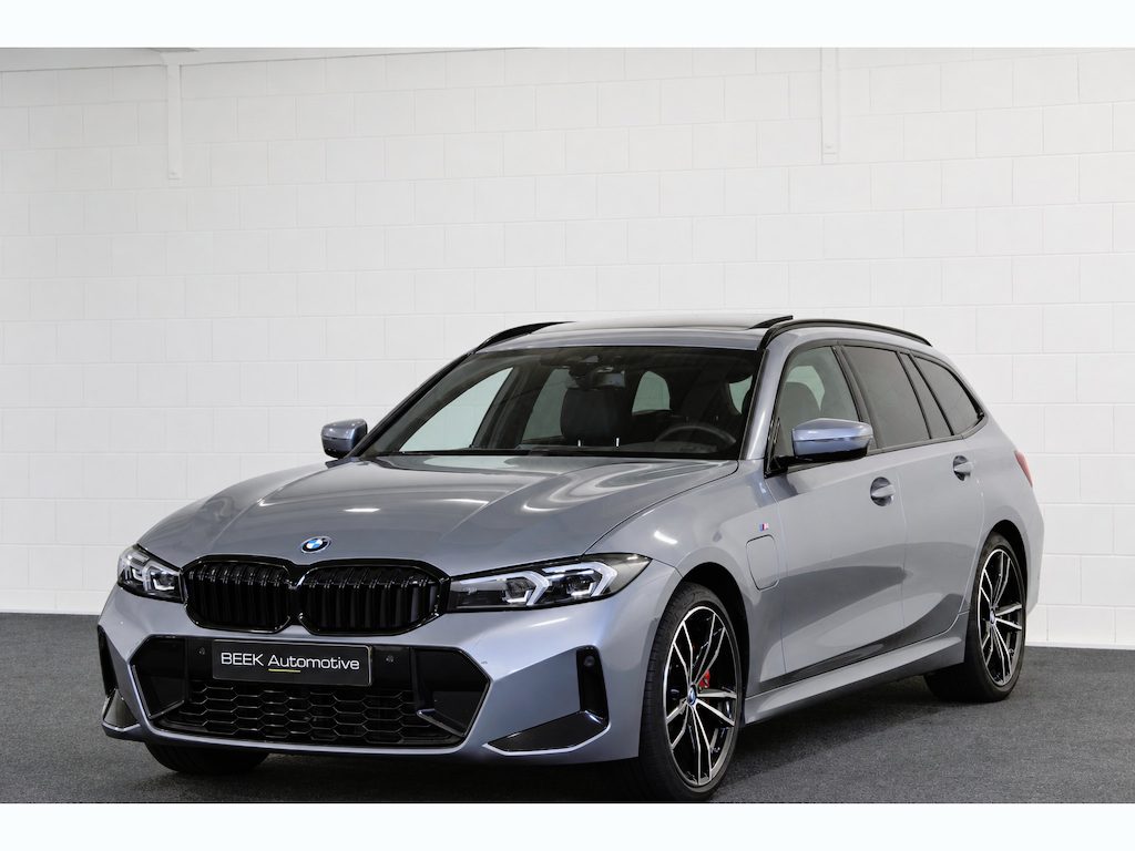 BMW 3-Serie Touring 320e | M Sport | PANO | STOELVRW | LEDER