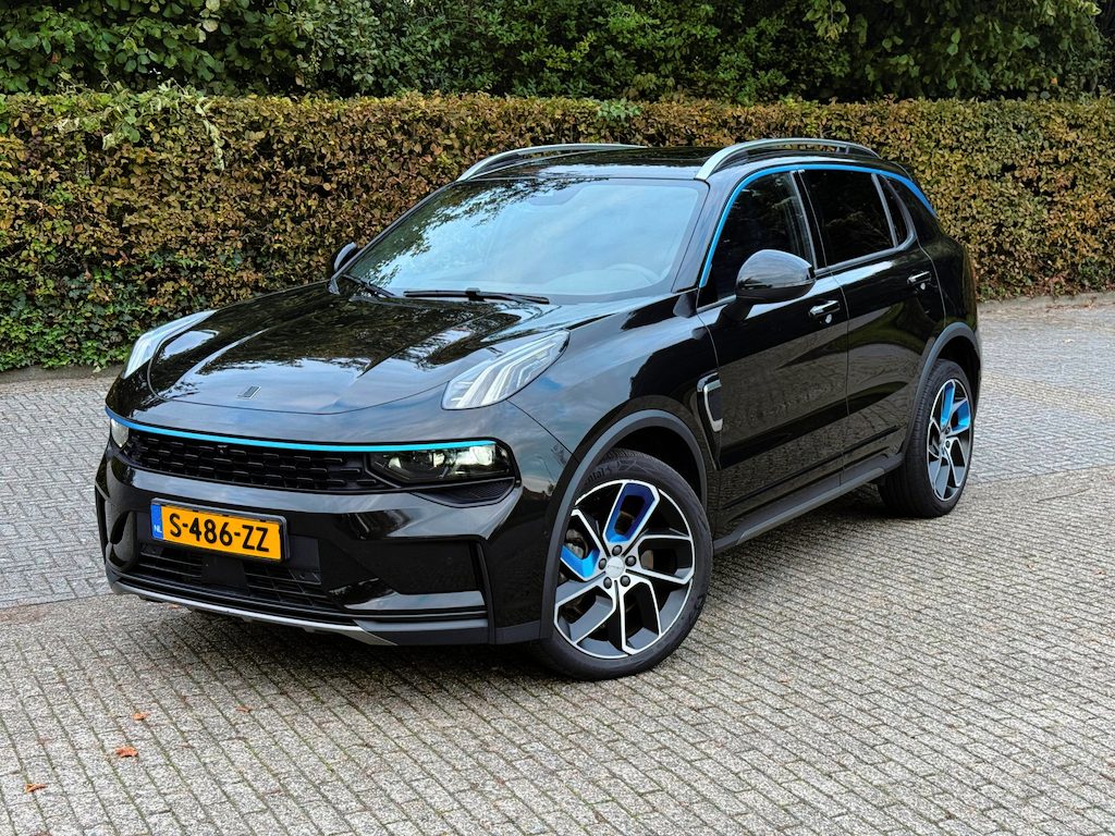 Lynk & Co 01 1.5 | 2023 | Zwarte hemel | Panoramadak | 360° Camera | 20 inch