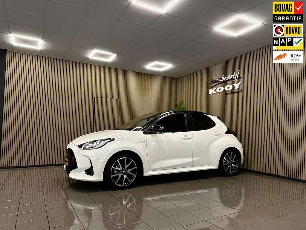 Toyota Yaris 1.5 Hybrid Executive * 1e Eig / Panoramadak / JBL / Afn. Trekhaak / HUD / Stoel-Stuurverwarming *