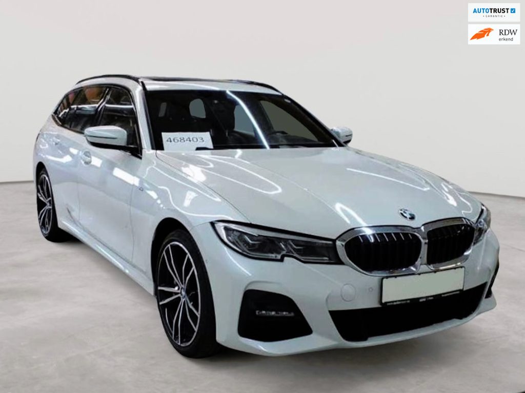 BMW 3-Serie Touring 330e M Pakket Leder Pano 19 Inch ACC