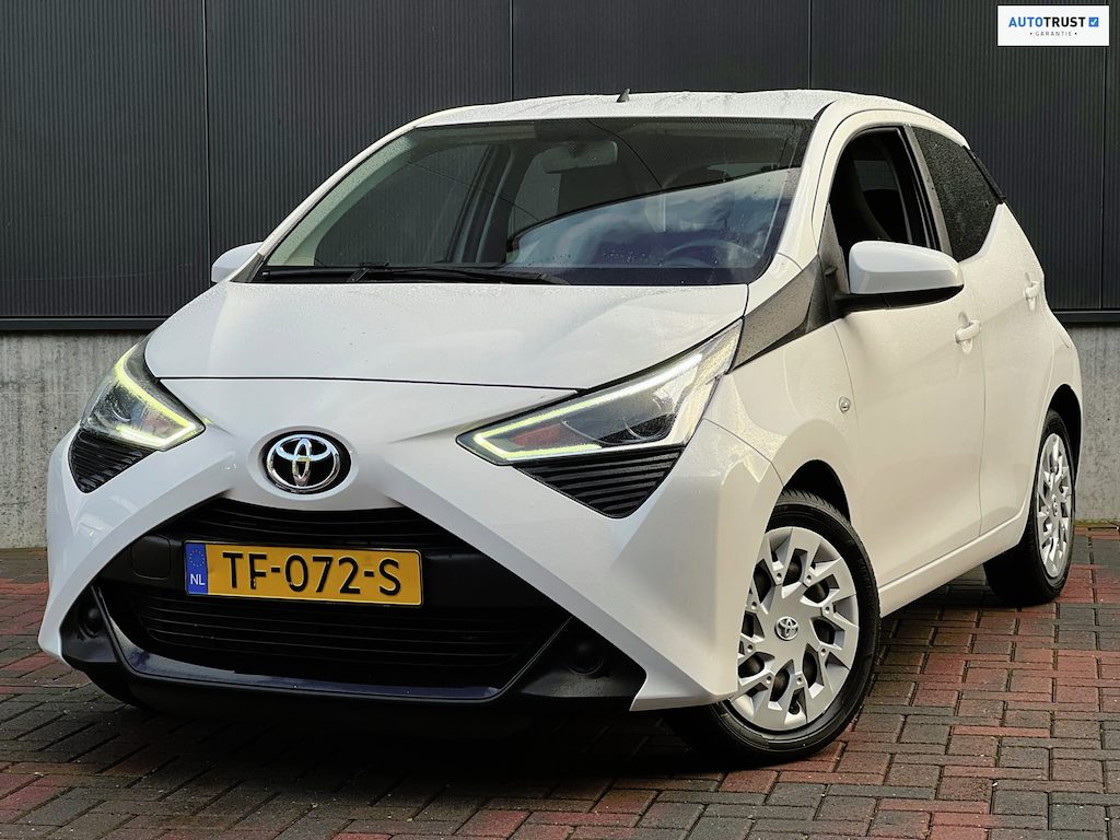 Toyota Aygo 1.0 VVT-i x-play * Cruise * Led * Cam * Airco * Goed Onderhouden *