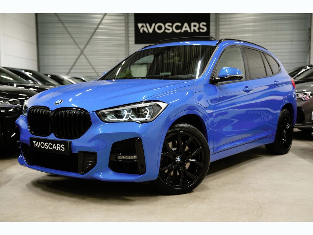 BMW X1 xDrive25e M Sport * SoH 97% - Pano - Leder - Trekhaak - HUD - Camera - ACC - Keyless - HiFi - Memory *