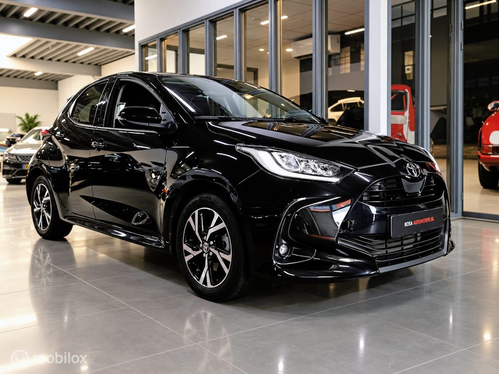Toyota Yaris 1.5 Hybrid AUTOMAAT dynamic 5 JAAR GARANTIE XENON LED camera CARPLAY ANDROID Cruide stoelver velgen