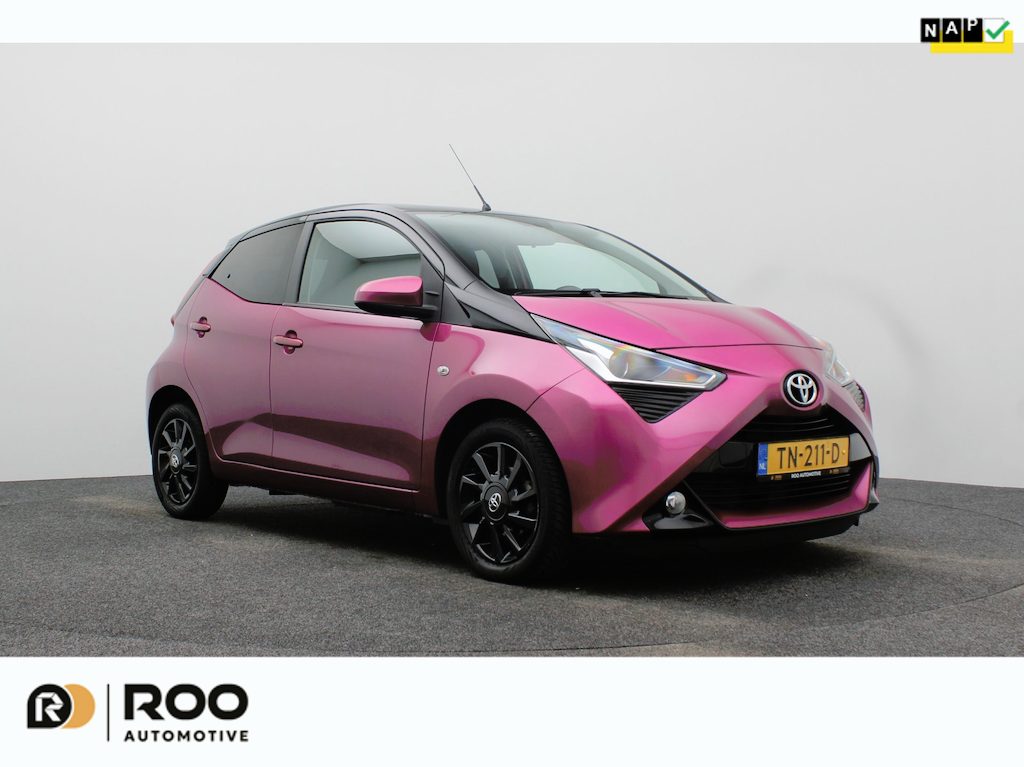 Toyota Aygo 1.0 VVT-i x-clusiv CAMERA, CARPLAY, APK + SERVICE BEURT
