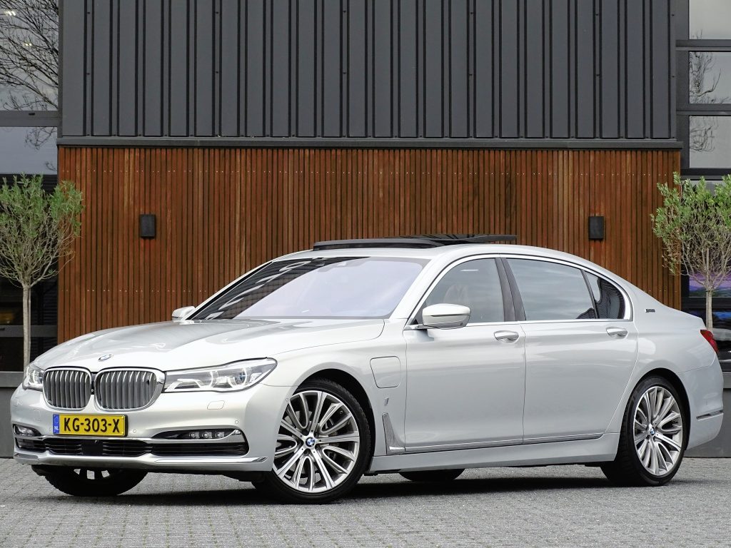 BMW 7-Serie 740e Lang 326PK / VIP / Bowers & Wilkins / Skylounge / *NAP*