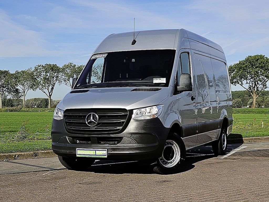 Mercedes-Benz Sprinter 319 L2H2 RWD 3.5t-Trekhaak Automaat 3 Zits Mbux Navi Camera Airco Apple Carplay Parkeersensoren Euro6 190 PK!
