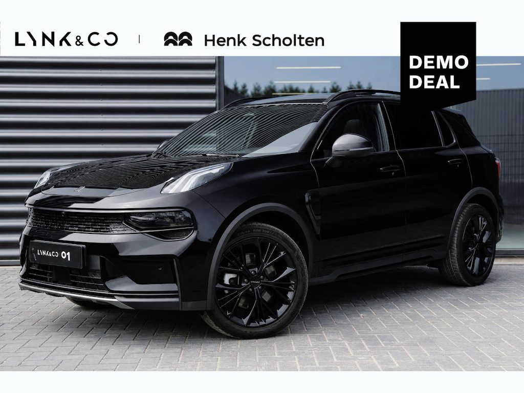 Lynk & Co 01 1.5 More | 360 Graden camera | Actieve LED Koplampen | Schuif-/Kanteldak | Premium Audio By Harman Kardon | Sfeerverlichting | Dodehoekassistent | Adaptieve Cruise Control | Stuurverwarming | Stoelverwarming | Bestuurdersstoel met geheugen | Getint glas | Elektrisch bedienbare achterklep | Draadloos telefoonoplader