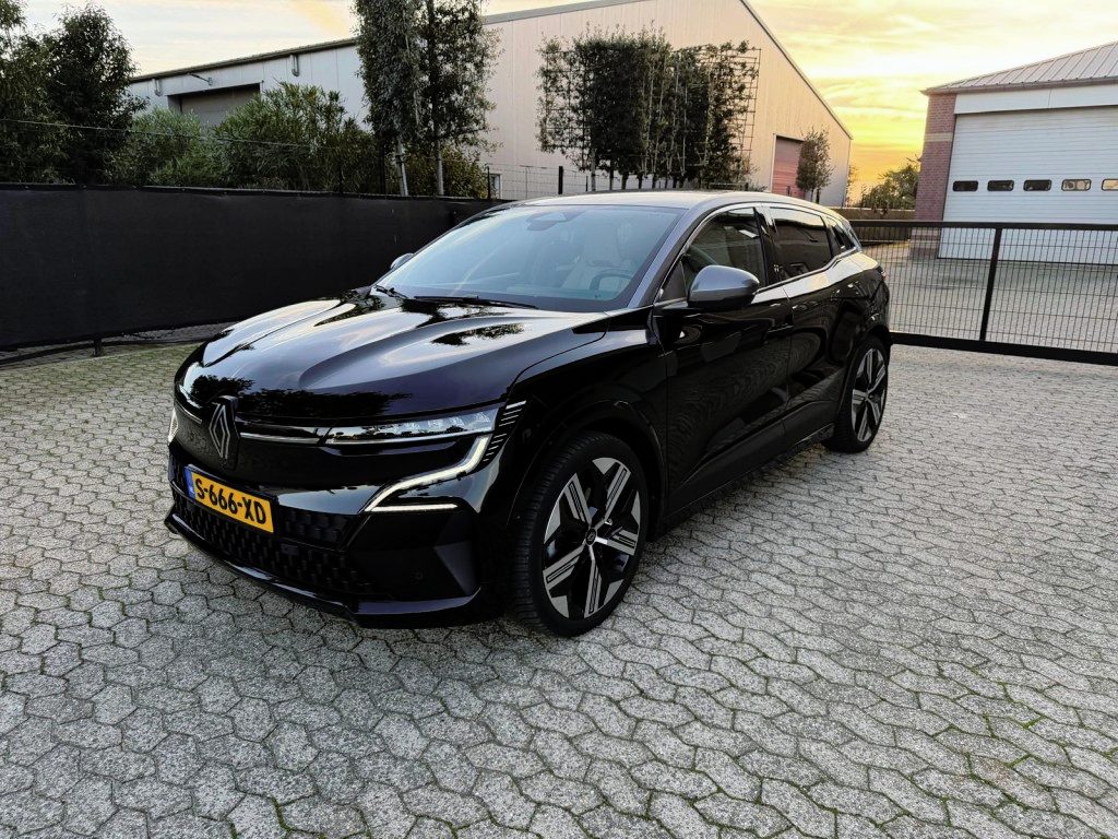 Renault Megane EV60 ICONIC 1e eig leder warmtepomp SOH 94%