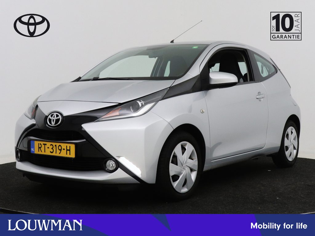 Toyota Aygo 1.0 VVT-i x-play Automaat | Airco | Achteruitrijcamera | Bluetooth | Elektrische ramen voor | Elektrisch verstelbare buitenspiegels |