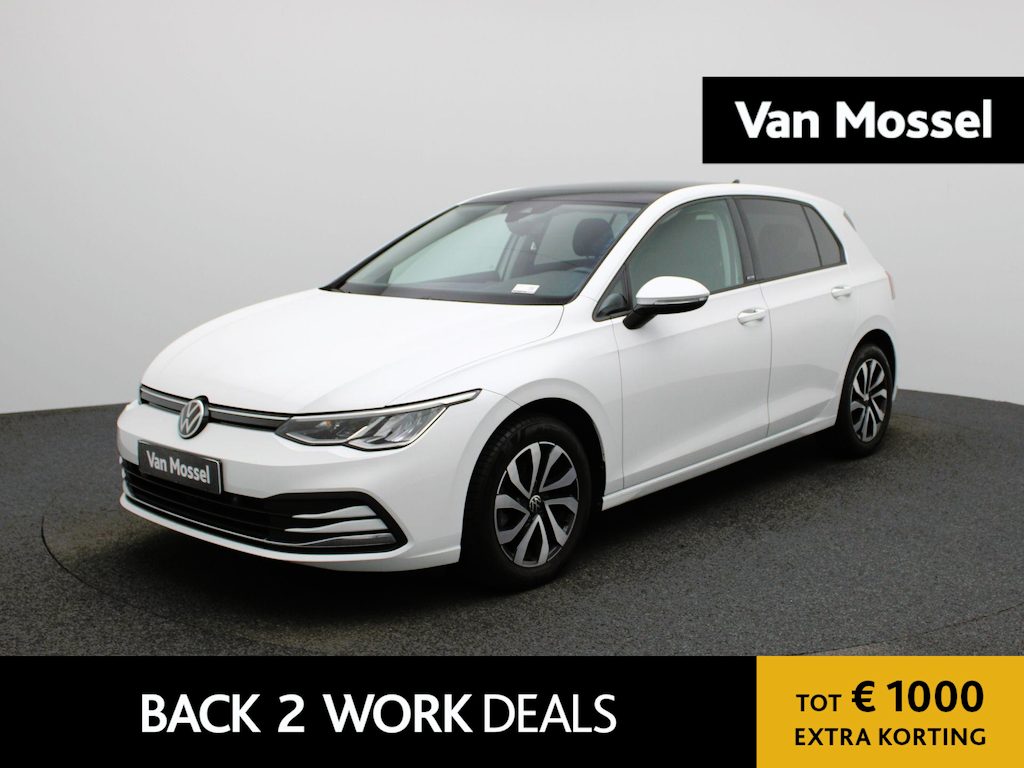Volkswagen Golf 1.0 eTSI Life | Automaat | Panorama dak | Virtual cockpit | Parkeer sensoren  | Stoel/stuur verwarming | Navigatie | Apple Carplay / Android Auto | Sfeerverlichting | Lichtmetalen Velgen |