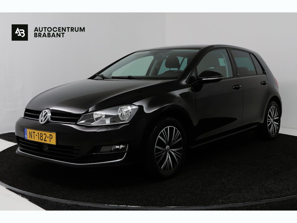 Volkswagen Golf 1.2 TSI Connected Series (CARPLAY, STOELVERWARMING, NAVIGATIE, PARKEERSENSOREN, LM VELGEN,)