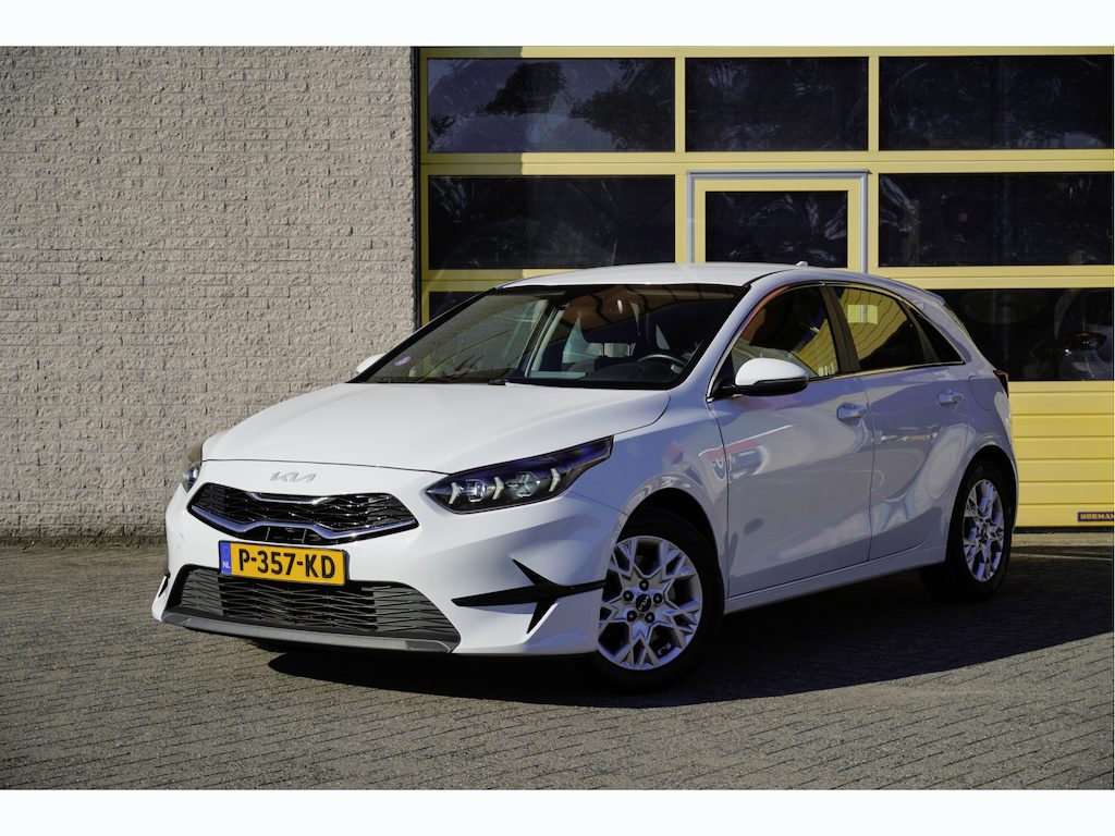 Kia Ceed 1.0 T-GDi 5drs DynamicLine BJ2022 Lmv 16" | Led V+A | Pdc | Achteruitrijcamera | App-Connect | Navi | Climate control | Cruise control | Getint glas