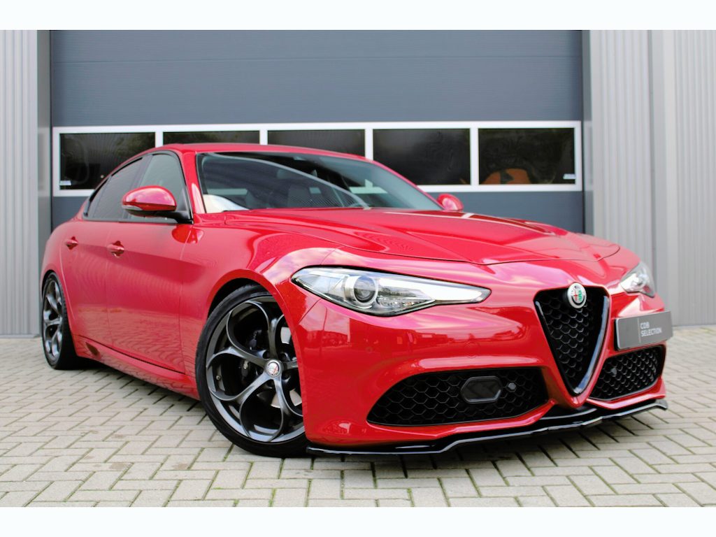 Alfa Romeo Giulia 2.0T Super | Camera | Quadrifoglio Velgen | Trekhaak | Carplay