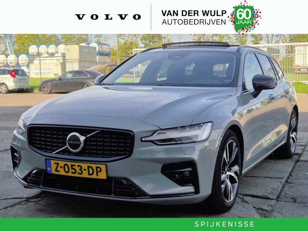 Volvo V60 B4 197PK Plus Dark | Trekhaak | Schuifdak | Leder | Elektrische voorstoelen |