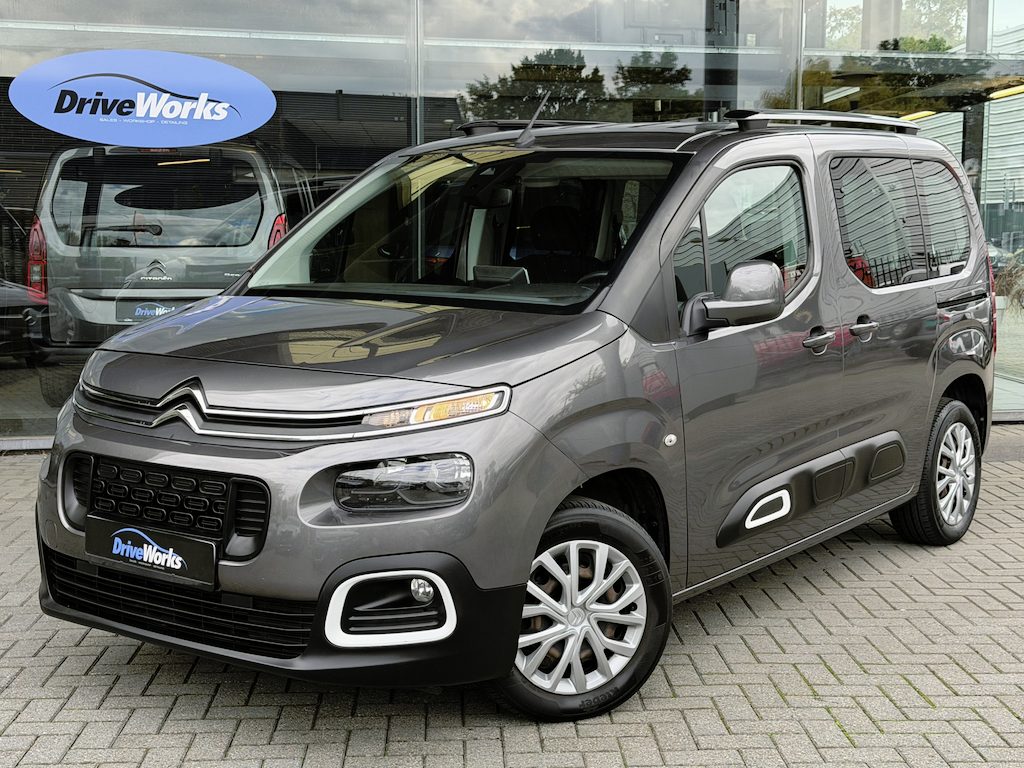 Citroën Berlingo 1.2 PureTech Shine | Carplay | NAVI | weinig KM | Interesse in een bezichtiging of proefrit, bel of app met 06-24282842 / 06-42130156