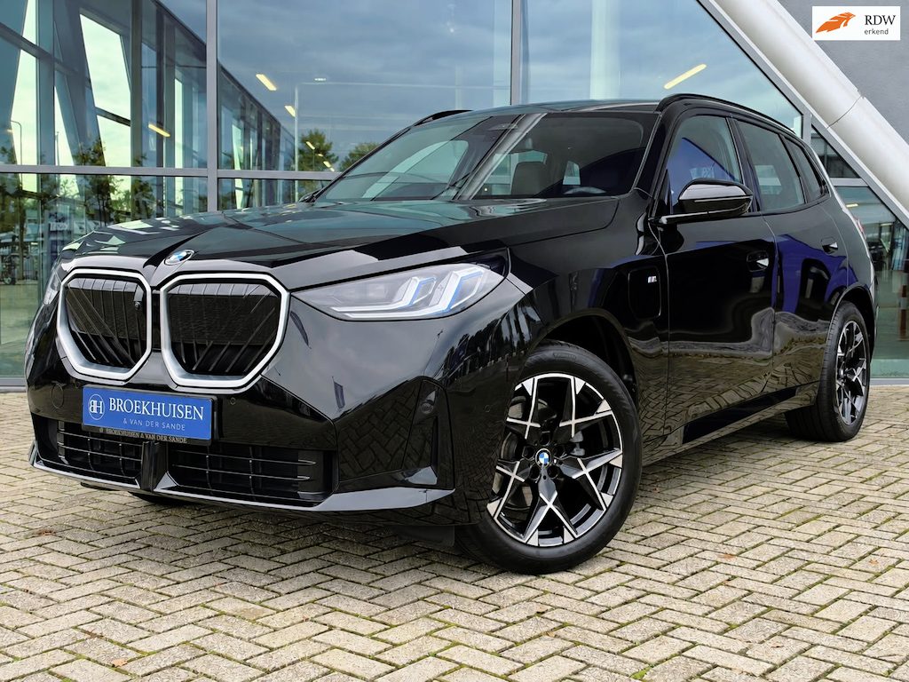BMW X3 30e xDrive M sport 300pk Panoramadak / Elektr Trekhaak / HUD / 360 Camera