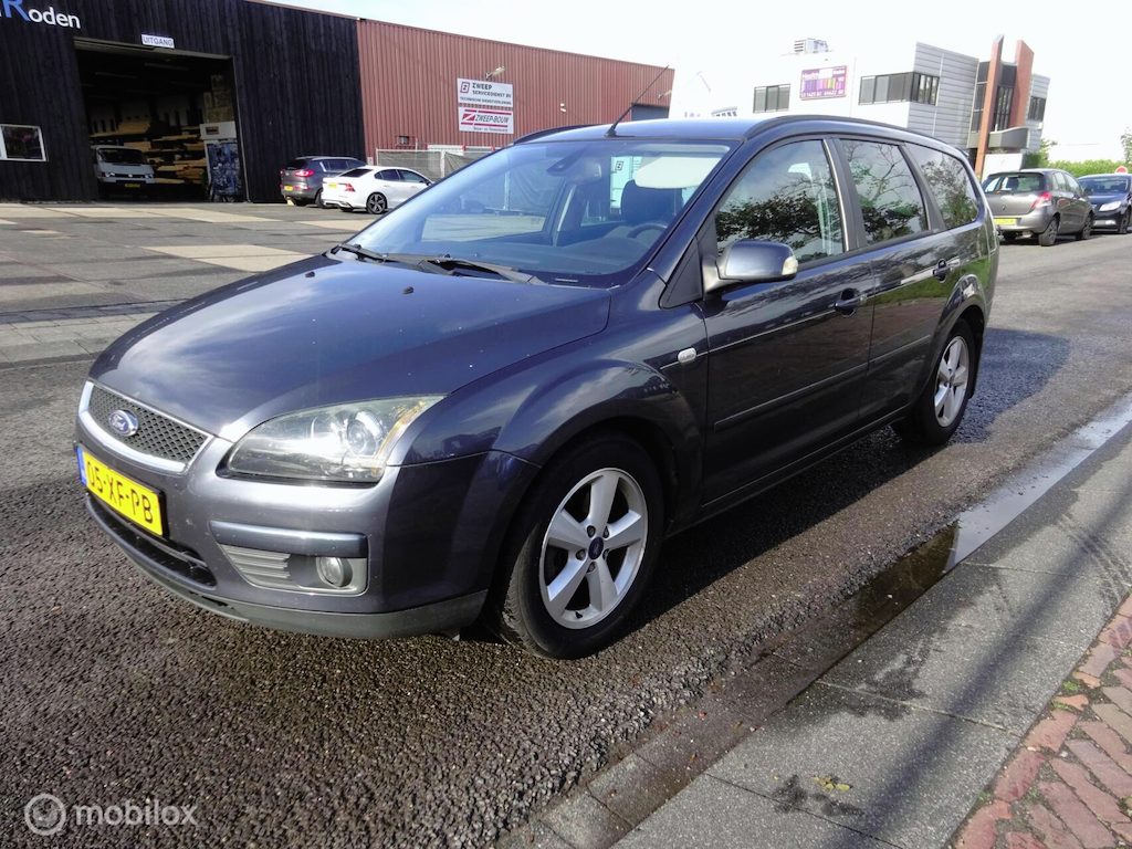 Ford Focus Wagon 1.6-16V Titanium ZEER NETJES!!