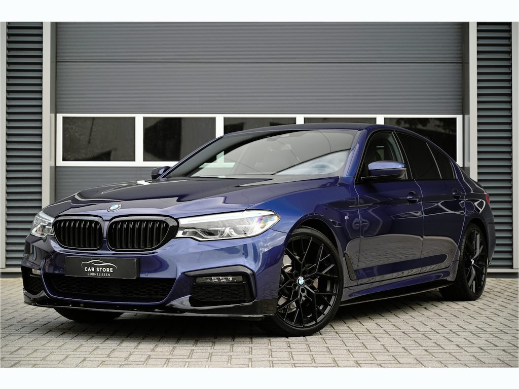 BMW 5-Serie 520i M-SPORT / AERO PACK / INDIVIDUAL LEDER / MEMORY / CAMERA / HUD / LED / 20"