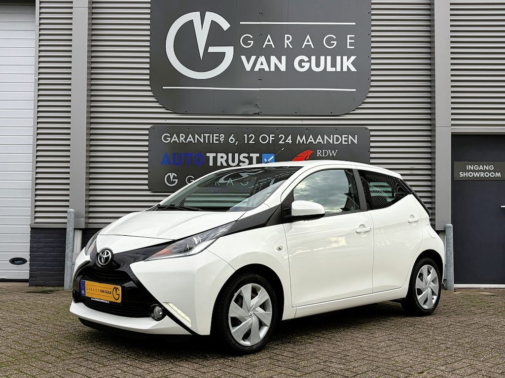 Toyota Aygo 1.0 VVT-i x-play 69PK Airco,ElektrRamen+Spiegels,Isofix,Bluetooth,Camera,Usb,Multi/Stuur,Start/StopSysteem