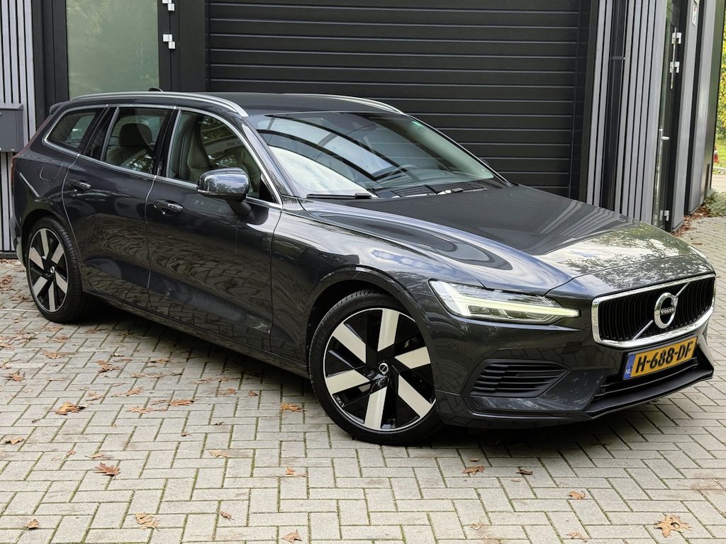 Volvo V60 2.0 T6 AWD Momentum Pro Volledig dealer onderhouden | Plug-in hybride 340 pk | Blond leder | Voorklimatisering