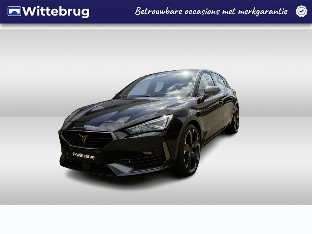 CUPRA Leon Sportstourer 1.4 e-Hybrid VZ Performance / Panoramadak / Achteruitrijcamera / Navigatie / Verwarmbare voorstoelen / 19'' LMV