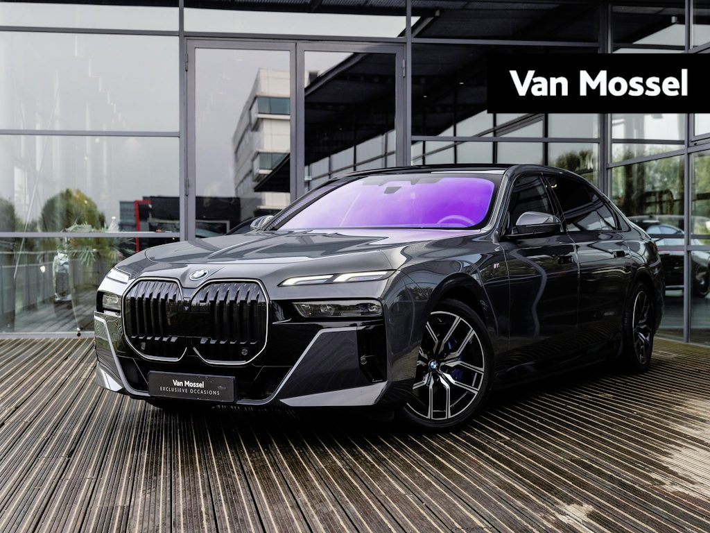 BMW i7 eDrive50 106 kWh | SOH 100 % | THEATER SCREEN | AUTOMATIC DOORS | CONNOISSER PACK | DRIVING ASSIST PROF | INTEGRAL ACTIVE STEERING | STOELMASSAGE | STOELVENTILATIE | SOFTCLOSE | SKYLOUNGE | NL GELEVERD | BTW AUTO | NP 158500 |